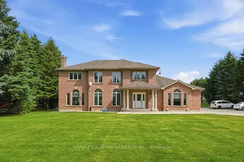 2 CURRIE Drive