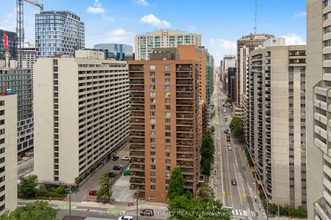 475 Laurier Avenue W 2001