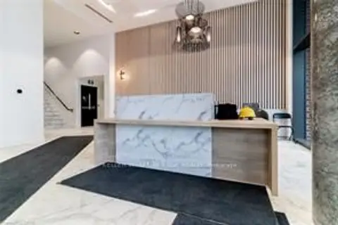 15 Wellington Street S 1105