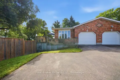11 Dundas Street W