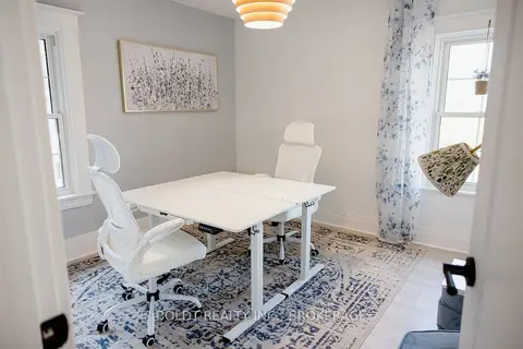 49 Lake Street Delphinium Room
