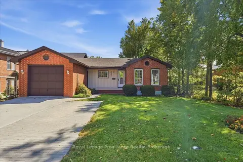 224 Dundas Street W
