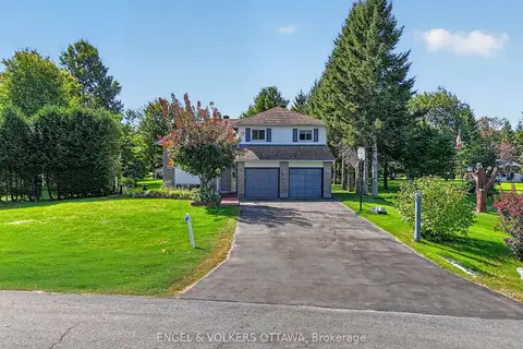1124 Des Pommiers Street