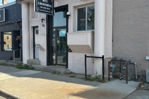 50 madawaska Street W 1