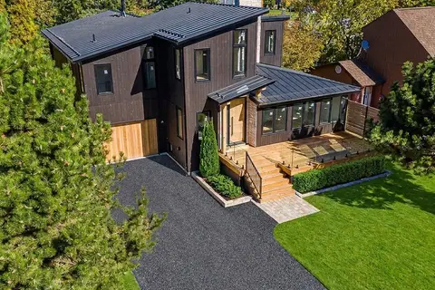 146 Campbell Crescent