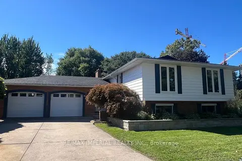 4 Pyramid Place