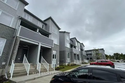 925 Deveron Crescent 44