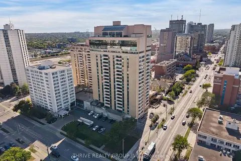 389 Dundas Street 904