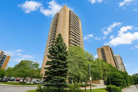 505 St Laurent Boulevard 2204
