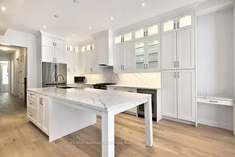 5-11 Bay Street E
