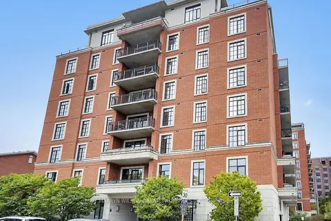327 Breezehill Avenue S 506