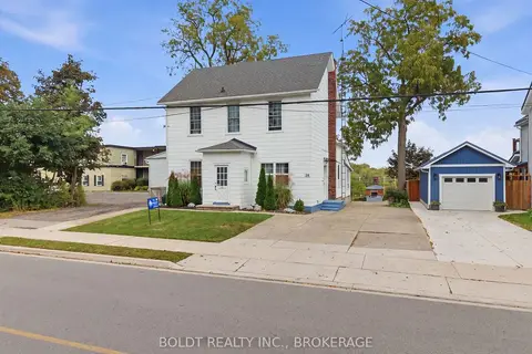 28 Chapel Street S
