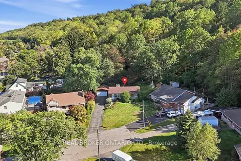 8 Hill Place