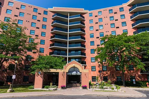 9 Bonheur Court 905
