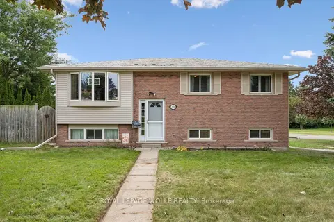121 Nathaniel Crescent