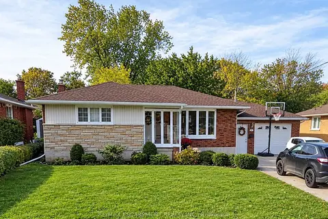 23 Woodsview Avenue W