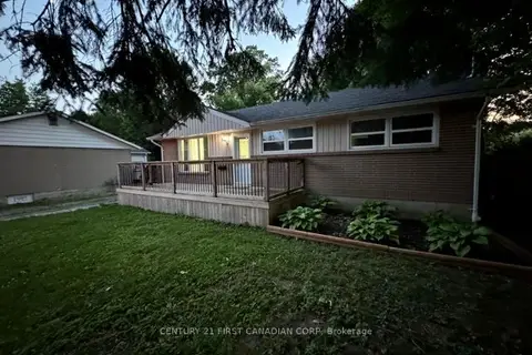 31 Thorncrest Crescent Upper Level