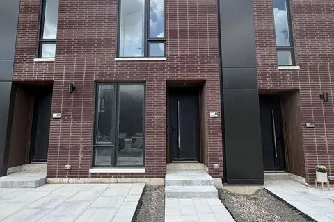 41 Everett Common