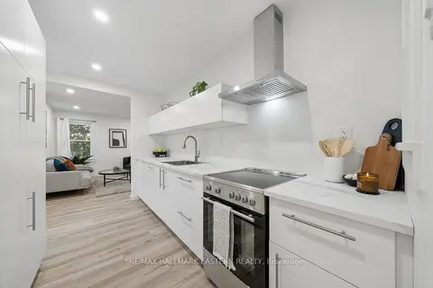 482 Wellington Street W