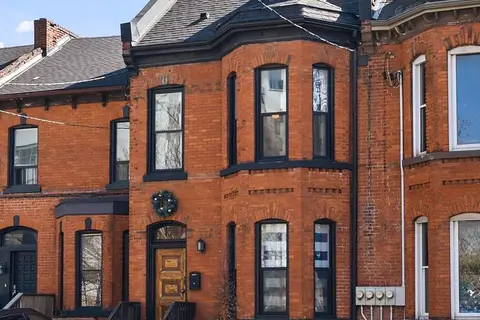 158 Hunter Street E