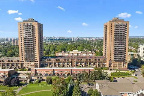 525 St. Laurent Boulevard 4