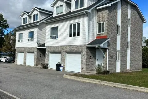 2594 Laurier Street 1