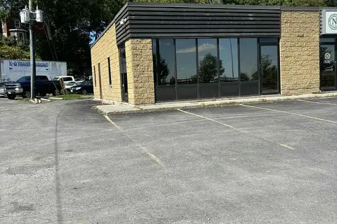 62 Dundas Street W