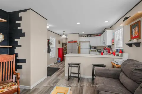 2189 Dundas Street 57