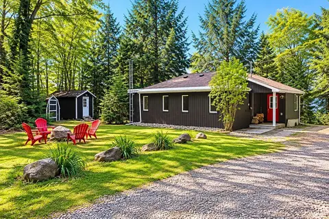 1813 Kashagawigamog Lake Road