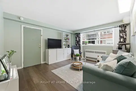 223 MacNab Street S 11