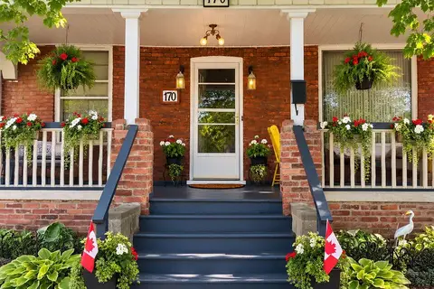 170 Wellington Street E