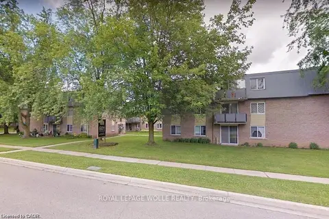 633 Barber Avenue N 7