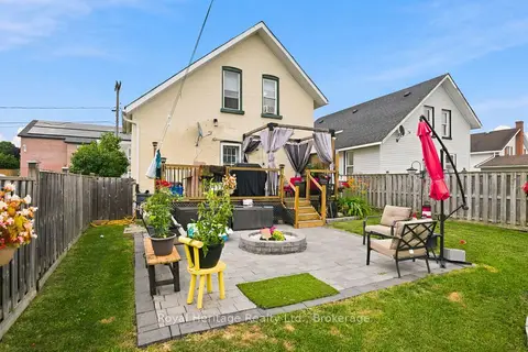 61 Lindsay Street N
