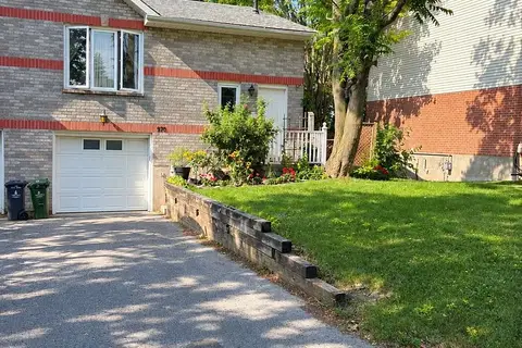 970 Killarney Crescent