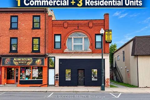692 DUNDAS Street