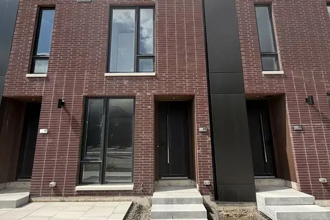 49 Everett Common