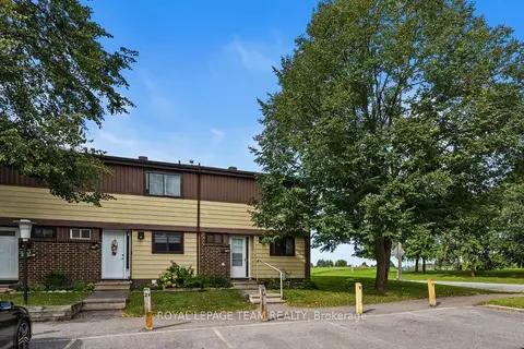 73 Foxfield Drive E