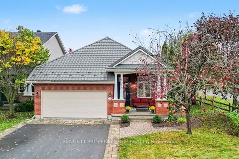 2 Thunderbird Crescent