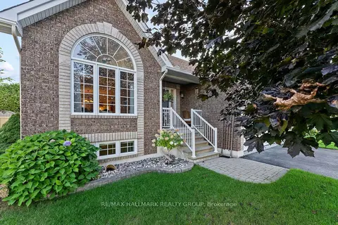 95 Lloydalex Crescent