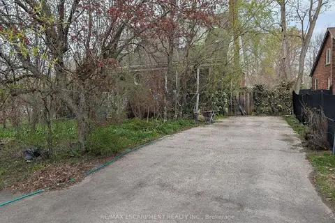 115 King Street E