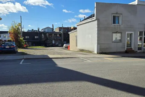 7 William Street E