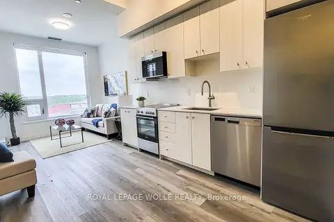 15 Wellington Street S 304