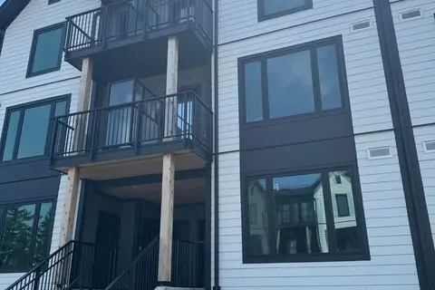 708 WOOLWICH Street 115