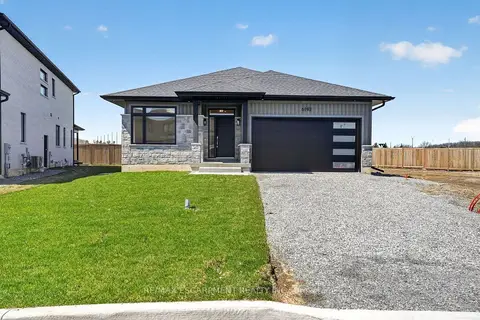 6192 Curlin Crescent