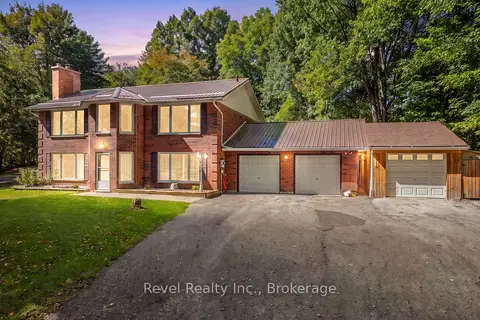 18 Bessie Avenue S