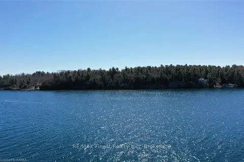 A CLUB ISLAND