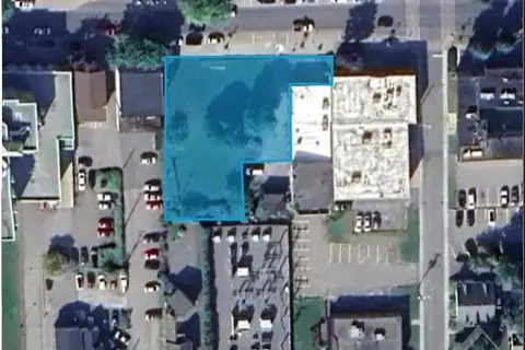 33 KING Street E